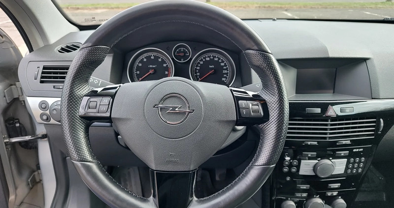 Opel Astra cena 15000 przebieg: 150000, rok produkcji 2007 z Mysłowice małe 121